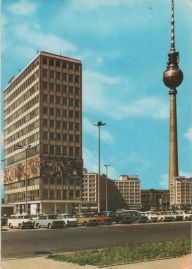 Hier geht es zur Karte mit dem Motiv 'Bahnhof Alexanderplatz vor dem Fernsehturm' Hier geht es zur Karte mit dem Motiv 'Bahnhof Alexanderplatz vor dem Fernsehturm'