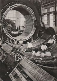 Hier geht es zur Karte mit dem Motiv 'Bau von großen Generatoren' Hier geht es zur Karte mit dem Motiv 'Bau von großen Generatoren'