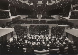 Hier geht es zur Karte mit dem Motiv 'Gut besuchter Konzertsaal der Philharmonie'