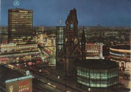 Hier geht es zur Karte mit dem Motiv 'Viel Werbung rund um die bekannte Kirche' Hier geht es zur Karte mit dem Motiv 'Viel Werbung rund um die bekannte Kirche'
