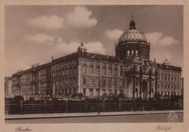 Hier geht es zur Karte mit dem Motiv 'Ein Schloss hinter dem unsichtbaren Fluss' Hier geht es zur Karte mit dem Motiv 'Ein Schloss hinter dem unsichtbaren Fluss'