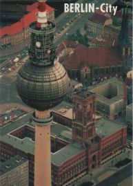 Hier geht es zur Karte mit dem Motiv 'Fernsehturm und Rathaus von oben' Hier geht es zur Karte mit dem Motiv 'Fernsehturm und Rathaus von oben'
