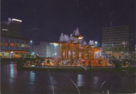Hier geht es zur Karte mit dem Motiv 'Springbrunnen nach dem Regenschauer' Hier geht es zur Karte mit dem Motiv 'Springbrunnen nach dem Regenschauer'