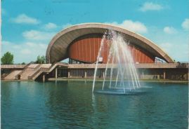 Hier geht es zur Karte mit dem Motiv 'Wasserfläche vor dem bekannten Bauwerk'