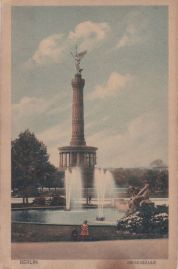 Hier geht es zur Karte mit dem Motiv 'Skulpturen am Springbrunnen' Hier geht es zur Karte mit dem Motiv 'Skulpturen am Springbrunnen'