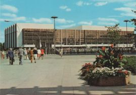 Hier geht es zur Karte mit dem Motiv 'Menschen vor dem Palast der Republik' Hier geht es zur Karte mit dem Motiv 'Menschen vor dem Palast der Republik'