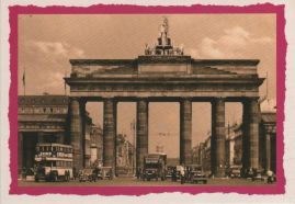 Hier geht es zur Karte mit dem Motiv 'Viel Verkehr am Brandenburger Tor' Hier geht es zur Karte mit dem Motiv 'Viel Verkehr am Brandenburger Tor'