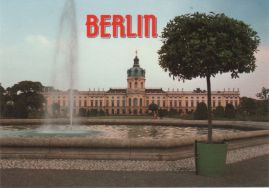 Hier geht es zur Karte mit dem Motiv 'Fontäne vor Charlottenburger Schloss' Hier geht es zur Karte mit dem Motiv 'Fontäne vor Charlottenburger Schloss'