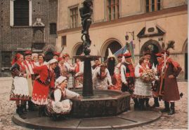 Hier geht es zur Karte mit dem Motiv 'Trachtengruppe an einem Brunnen' Hier geht es zur Karte mit dem Motiv 'Trachtengruppe an einem Brunnen'