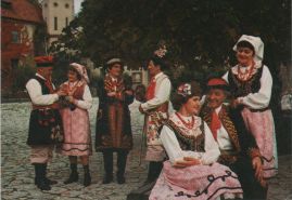 Hier geht es zur Karte mit dem Motiv 'Trachtengruppe auf dem Wawel-Hof'