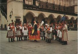 Hier geht es zur Karte mit dem Motiv 'Folkloregruppe vor dem Schlossflügel' Hier geht es zur Karte mit dem Motiv 'Folkloregruppe vor dem Schlossflügel'