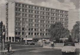 Hier geht es zur Karte mit dem Motiv 'Stadthaus mit Café und Möbelgeschäft' Hier geht es zur Karte mit dem Motiv 'Stadthaus mit Café und Möbelgeschäft'