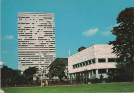 Hier geht es zur Karte mit dem Motiv 'Mit Kinderwagen vor dem Bayer-Hochhaus' Hier geht es zur Karte mit dem Motiv 'Mit Kinderwagen vor dem Bayer-Hochhaus'