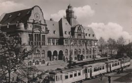 Hier geht es zur Karte mit dem Motiv 'Verkehrspolizist vor Rathaus' Hier geht es zur Karte mit dem Motiv 'Verkehrspolizist vor Rathaus'