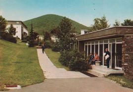 Hier geht es zur Karte mit dem Motiv 'Rauchender Mann vor Sanatorium' Hier geht es zur Karte mit dem Motiv 'Rauchender Mann vor Sanatorium'