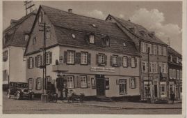 Hier geht es zur Karte mit dem Motiv 'Motorrad betanken am Marktplatz'