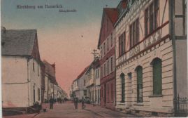 Hier geht es zur Karte mit dem Motiv 'Fußgänger mitten auf der Hauptstraße' Hier geht es zur Karte mit dem Motiv 'Fußgänger mitten auf der Hauptstraße'