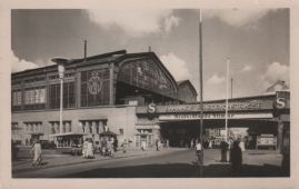 Hier geht es zur Karte mit dem Motiv 'Viele Fußgänger am Bahnhof Friedrichstraße'