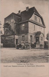 Hier geht es zur Karte mit dem Motiv 'Parkendes Auto vor dem Gasthaus Henn' Hier geht es zur Karte mit dem Motiv 'Parkendes Auto vor dem Gasthaus Henn'