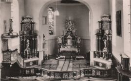 Hier geht es zur Karte mit dem Motiv 'Messdienerbänke beim Altar' Hier geht es zur Karte mit dem Motiv 'Messdienerbänke beim Altar'