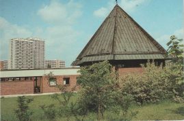 Hier geht es zur Karte mit dem Motiv 'Hochhäuser und eine Kirche' Hier geht es zur Karte mit dem Motiv 'Hochhäuser und eine Kirche'