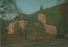 Hier geht es zur Karte mit dem Motiv 'Parkplätze vor dem Kloster' Hier geht es zur Karte mit dem Motiv 'Parkplätze vor dem Kloster'
