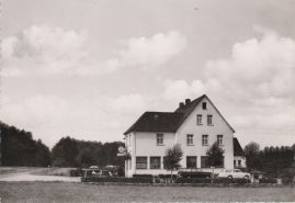 Hier geht es zur Karte mit dem Motiv 'Blick vom Ort auf die Pension Waldesruh' Hier geht es zur Karte mit dem Motiv 'Blick vom Ort auf die Pension Waldesruh'
