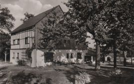 Hier geht es zur Karte mit dem Motiv 'Haus mit Fachwerk und Schiefer' Hier geht es zur Karte mit dem Motiv 'Haus mit Fachwerk und Schiefer'