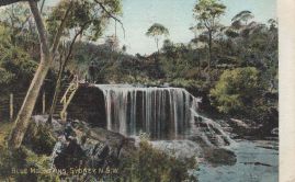 Hier geht es zur Karte mit dem Motiv 'Mann am Rand eines Wasserfalls' Hier geht es zur Karte mit dem Motiv 'Mann am Rand eines Wasserfalls'