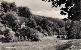 Hier geht es zur Karte mit dem Motiv 'Eine Mühle zwischen Bäumen' Hier geht es zur Karte mit dem Motiv 'Eine Mühle zwischen Bäumen'