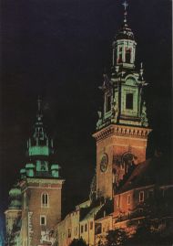 Hier geht es zur Karte mit dem Motiv 'Nachtaufnahme der Wawel-Kathedralentürme' Hier geht es zur Karte mit dem Motiv 'Nachtaufnahme der Wawel-Kathedralentürme'
