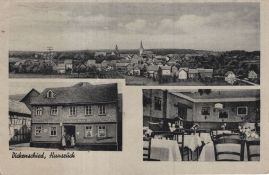 Hier geht es zur Karte mit dem Motiv 'Posieren vor dem Eingang des Gasthofs' Hier geht es zur Karte mit dem Motiv 'Posieren vor dem Eingang des Gasthofs'
