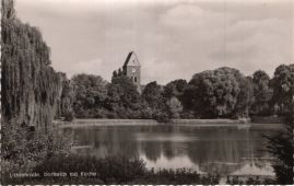Hier geht es zur Karte mit dem Motiv 'Dorfkirche beim Teich' Hier geht es zur Karte mit dem Motiv 'Dorfkirche beim Teich'