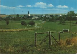 Hier geht es zur Karte mit dem Motiv 'Blick auf das Dorf Mannebach' Hier geht es zur Karte mit dem Motiv 'Blick auf das Dorf Mannebach'