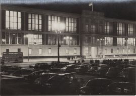 Hier geht es zur Karte mit dem Motiv 'Autos auf dem Marx-Engels-Platz' Hier geht es zur Karte mit dem Motiv 'Autos auf dem Marx-Engels-Platz'