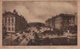 Hier geht es zur Karte mit dem Motiv 'Viel Betrieb beim Schlossplatz'