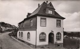 Hier geht es zur Karte mit dem Motiv 'Gepflegtes Gasthaus mit Liegewiese' Hier geht es zur Karte mit dem Motiv 'Gepflegtes Gasthaus mit Liegewiese'