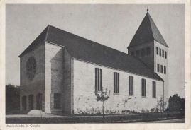 Hier geht es zur Karte mit dem Motiv 'Junge Bäumchen vor der Kirche'