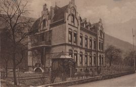 Hier geht es zur Karte mit dem Motiv 'Altes Krankenhaus im Winter'
